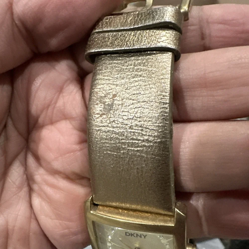 Working DKNY Square Crystal Ladies Watch  30mm Gold Strap New Battery Fit 7.5‎